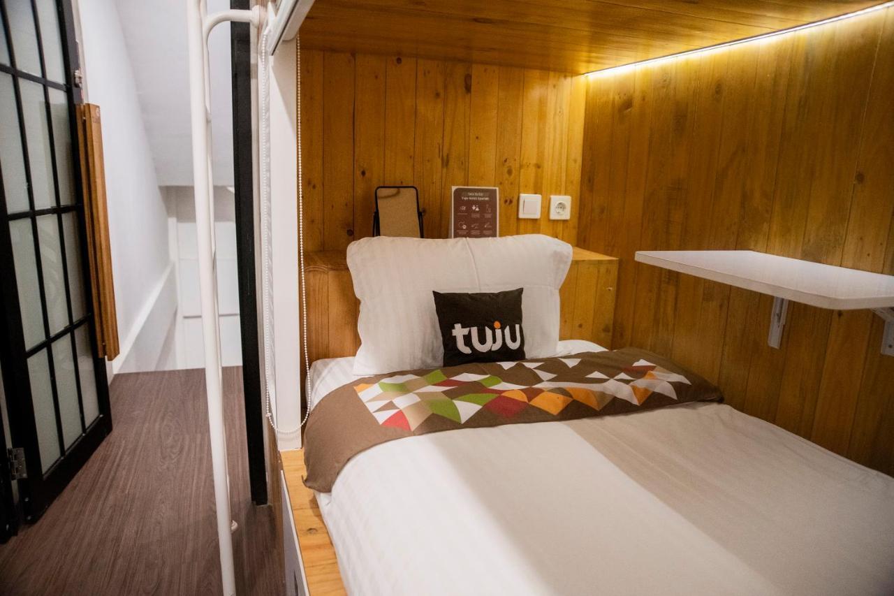 Tuju Arteri Pods Hostel Jakarta Ngoại thất bức ảnh