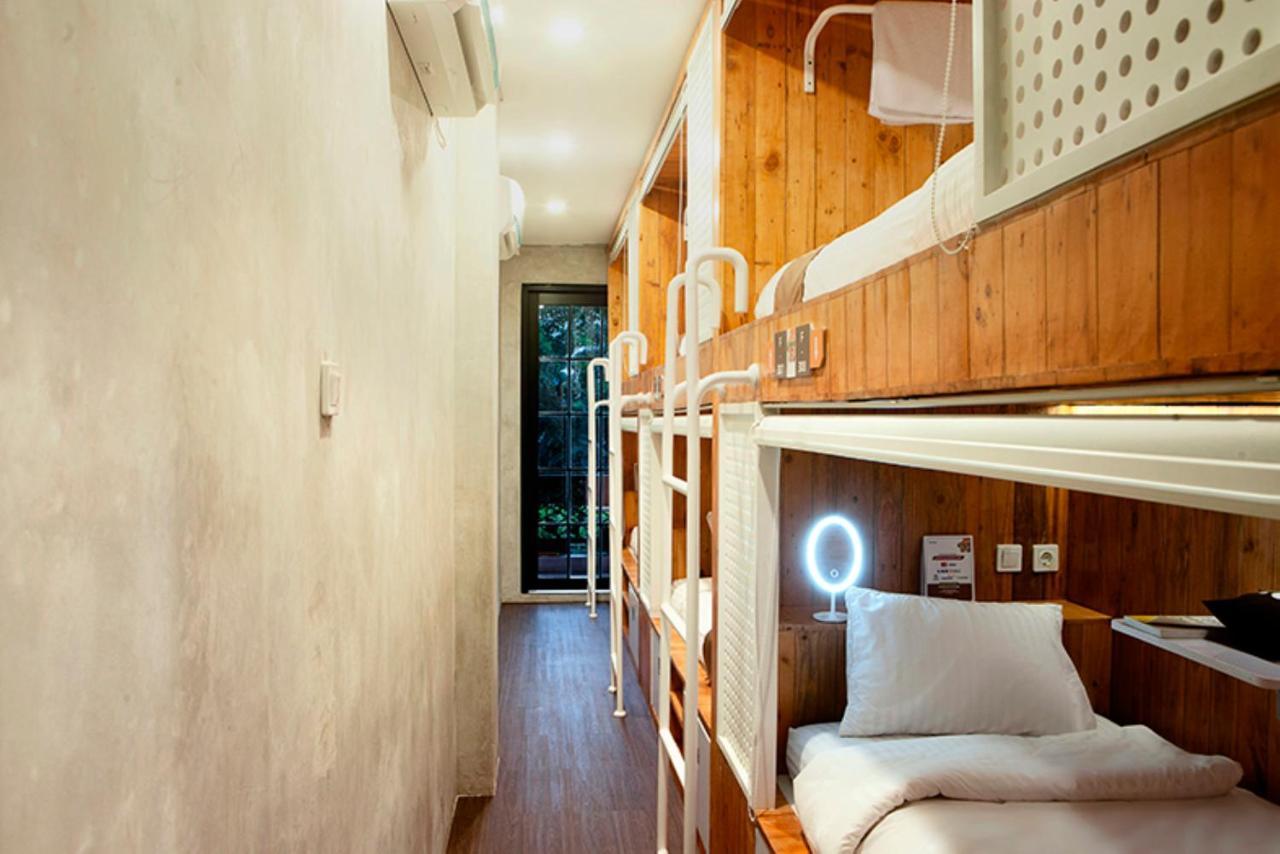 Tuju Arteri Pods Hostel Jakarta Ngoại thất bức ảnh
