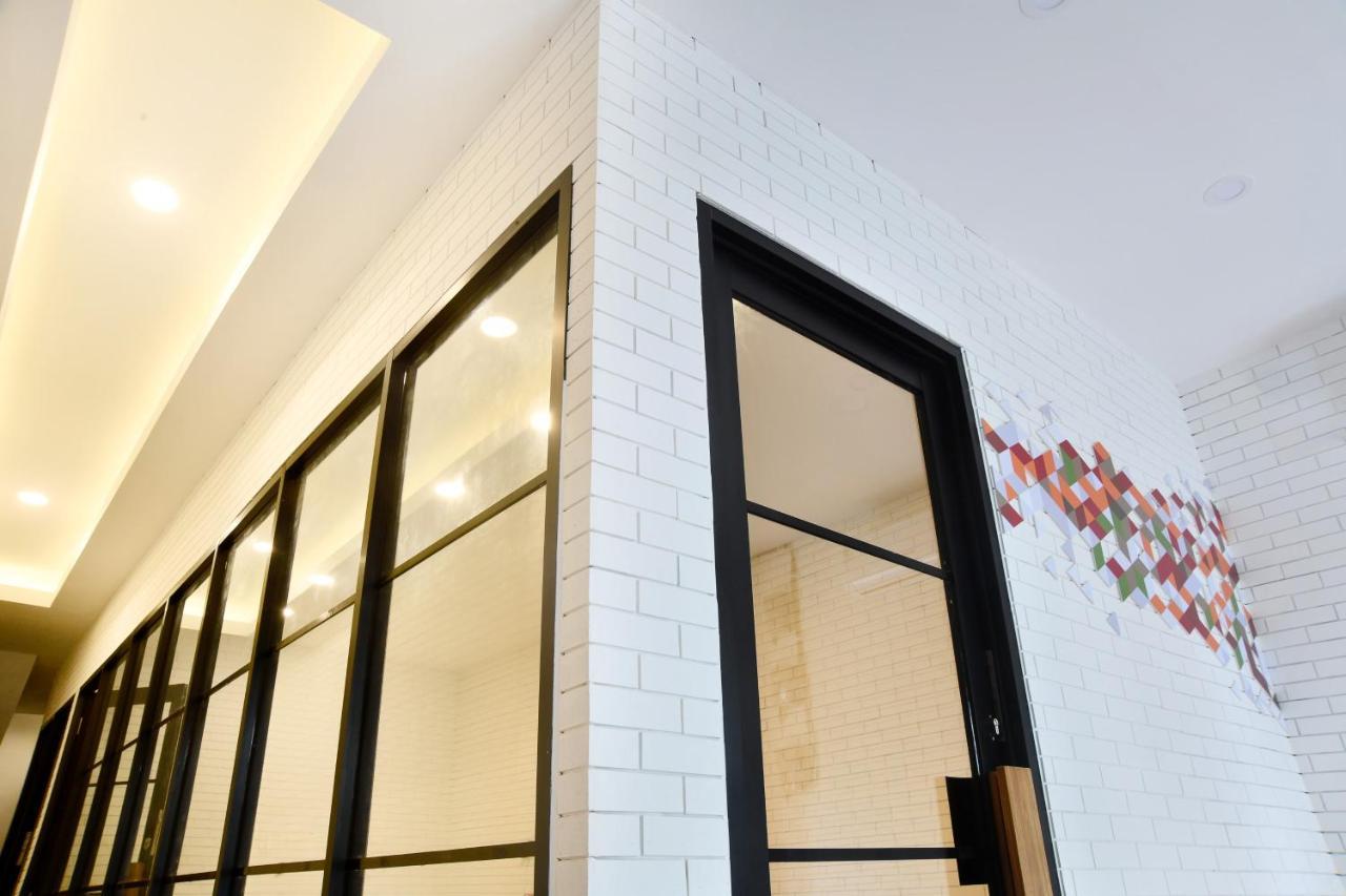 Tuju Arteri Pods Hostel Jakarta Ngoại thất bức ảnh