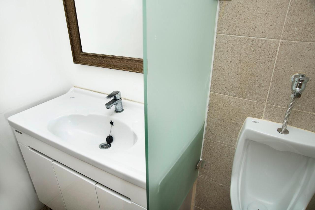 Tuju Arteri Pods Hostel Jakarta Ngoại thất bức ảnh