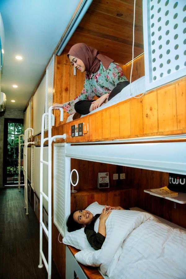 Tuju Arteri Pods Hostel Jakarta Ngoại thất bức ảnh
