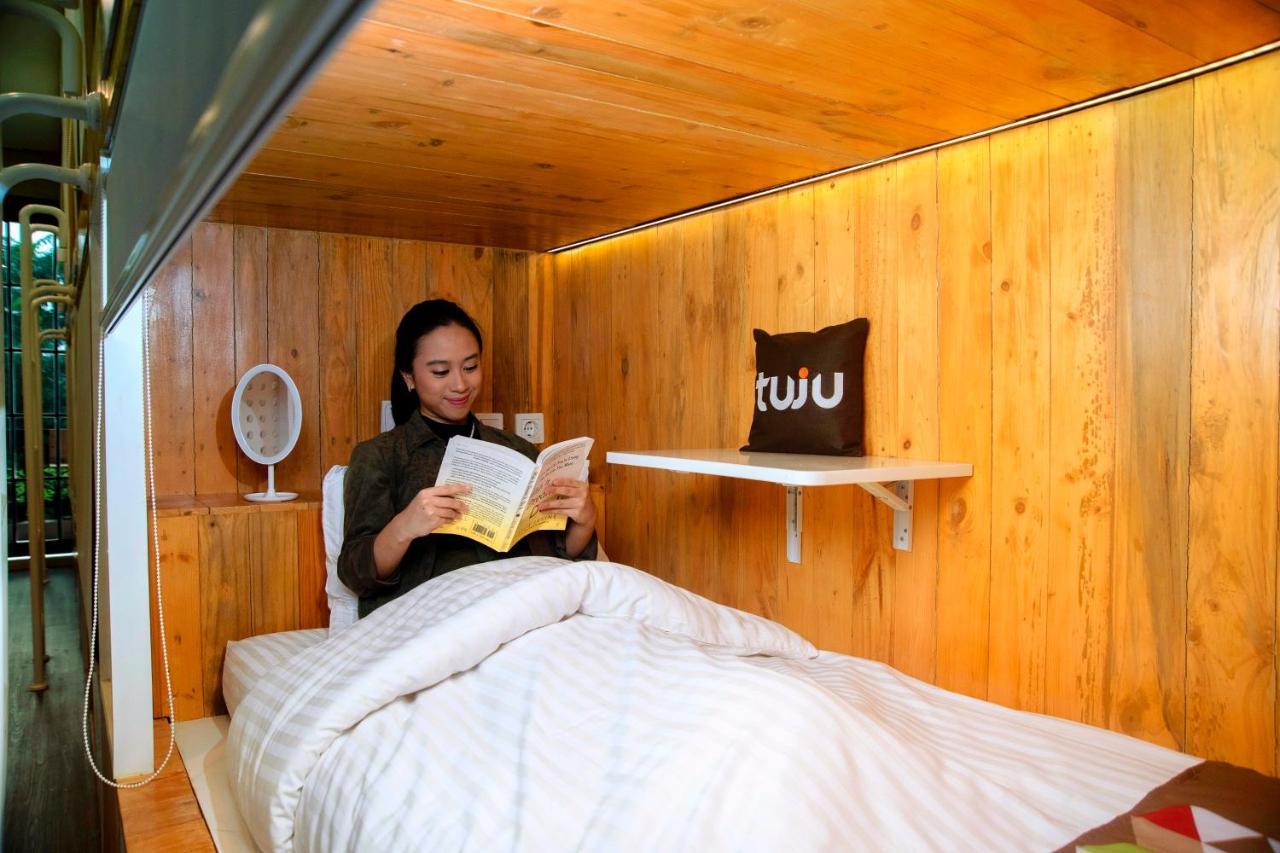 Tuju Arteri Pods Hostel Jakarta Ngoại thất bức ảnh